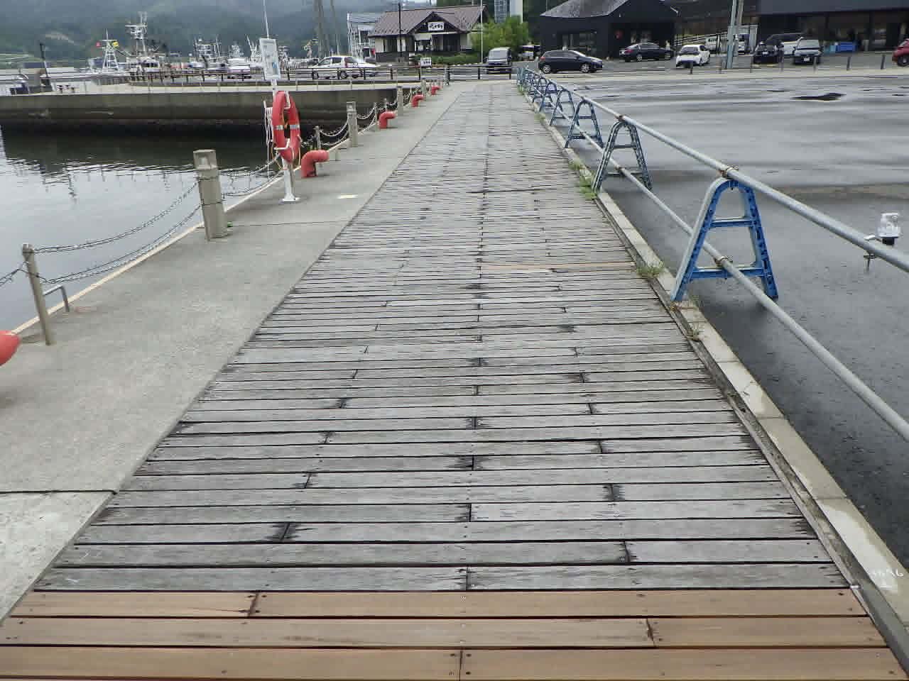 港湾遊歩道 木製デッキ改修 施工前|気仙沼市 熊剛組