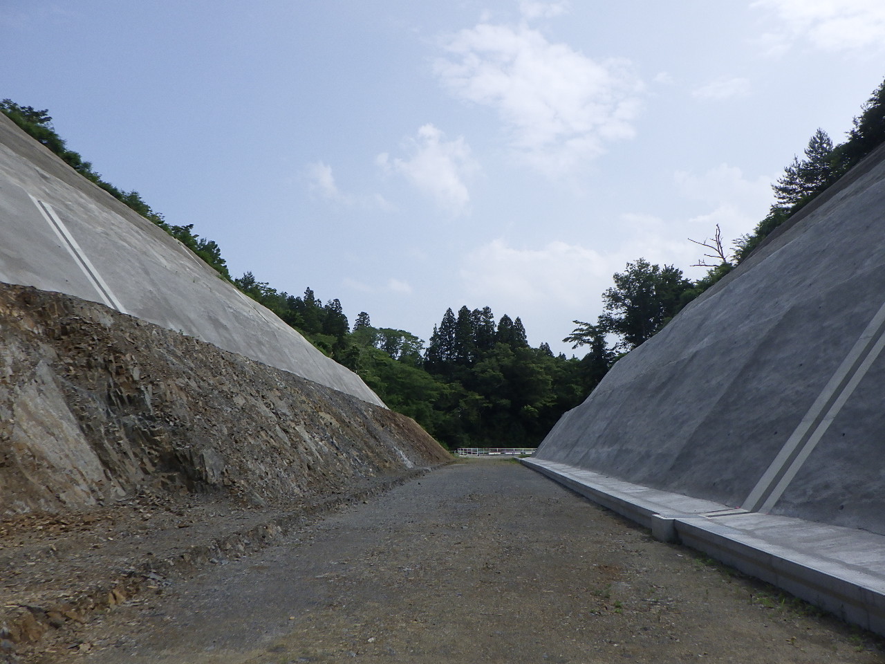 唐桑町小鯖地区 法面保護工事 着工前の現場全景